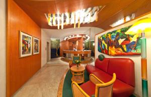A seating area at Hotel Boulevard