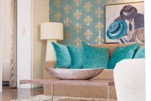 a living room filled with furniture and a blue rug at La Prima Fashion Hotel Budapest in Budapest
