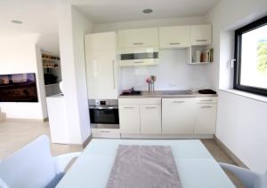 Dapur atau dapur kecil di Passivhaus 750m vom Bodensee -- 2x E-bike inklusive -- Neubau 2019 am Ortsrand