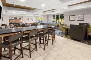 Posezení v ubytování Holiday Inn Express and Suites Sumner by IHG