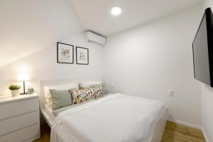 Postel nebo postele na pokoji v ubytování Apartmán s átriom v historickom centre