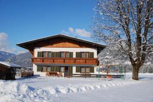 Ferienhaus Resi & Obermoser during the winter