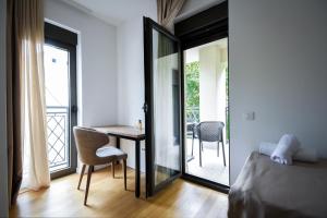 سرير أو أسرّة في غرفة في Hotel LoRa