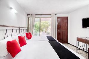 Postel nebo postele na pokoji v ubytování Hotel San Carlos + 37 fotografií
