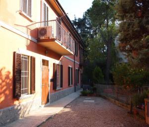 a building with a porch and a balcony on it at B&B Casa Santina in Bologna