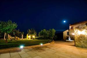 A garden outside O Forno Casa Ferrador Ribeira Sacra