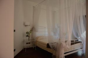 Tempat tidur dalam kamar di VILLA GIGLIO