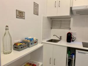 A kitchen or kitchenette at A casa di Miranda