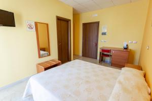 A bed or beds in a room at Il Viandante Catenanuova