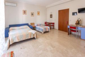 A bed or beds in a room at Il Viandante Catenanuova