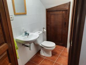 Kúpeľňa v ubytovaní Casa Rural El Caño de Abajo + 33 fotografií