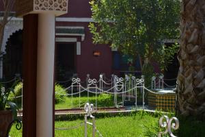 Aed väljaspool majutusasutust Hotel Riad L' Arganier D' Or