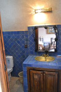 Phòng tắm tại Hotel Riad L' Arganier D' Or