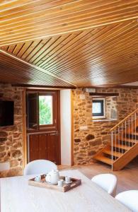 A bed or beds in a room at O Forno Casa Ferrador Ribeira Sacra