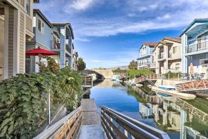 Balkon ili terasa u objektu Waterfront Nevada Home with Balcony and Private Dock!