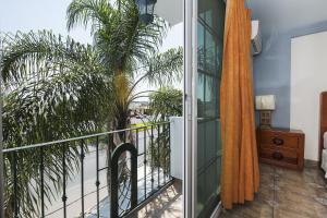 Balkón nebo terasa v ubytování Suites de Reyes