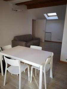 A seating area at La Persiana2