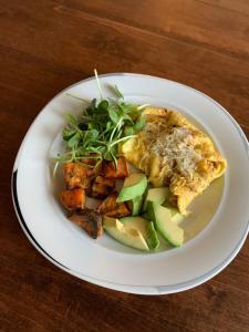 Ảnh trong thư viện ảnh của Purple Skies Homestead ở North Royalton