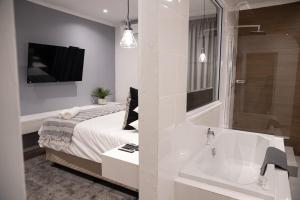 The Royal Bryanston的一间浴室