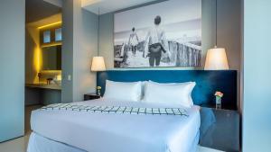 Postel nebo postele na pokoji v ubytování PIER 57- 309 Beautiful 2 BR Condo in Romantic Zone