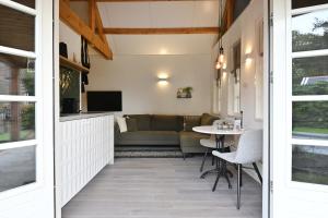 a living room with a couch and a table at Chalet Santpoort-Zuid in Santpoort-Zuid
