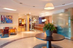 Posezení v ubytování Holiday Inn Express Southampton - M27, J7 by IHG