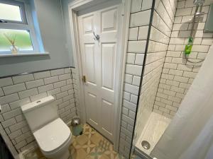a bathroom with a toilet and a shower at Bondgate Holiday Cottage in Durham