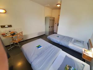 Tempat tidur dalam kamar di Auberge de Jeunesse HI Strasbourg 2 Rives