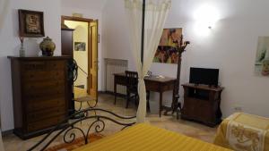 Televízia a/alebo spoločenská miestnosť v ubytovaní - B&B "Centro Antico" -