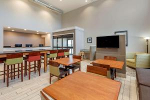 Gallery image of Quality Inn & Suites Evansville Downtown in Evansville