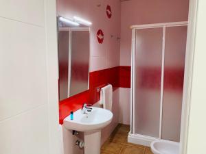 Kúpeľňa v ubytovaní Apartamentos La Casa del Azafrán