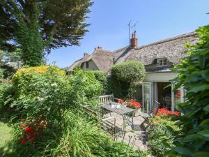 Gallery image of Apple Tree Cottage in Burton Bradstock