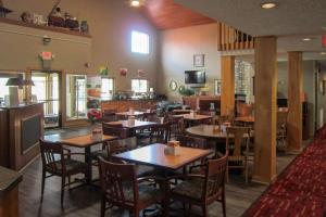 Quality Inn Nashville – Bloomington 레스토랑 또는 맛집