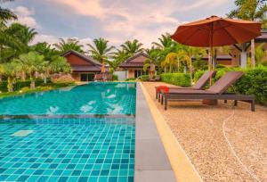 Bazén v ubytovaní Palm Kiri Aonang Resort alebo v jeho blízkosti
