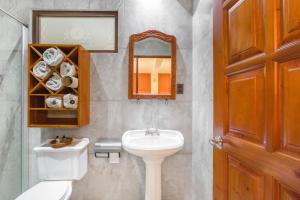 Ванная комната в Hotel Boutique Casa Garay +69 фотографий