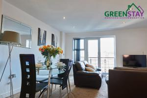 a living room with a table with chairs and a couch at "Clarence Court Newcastle" by Greenstay Serviced Accommodation - Stunning 1 Bed Apt In City Centre With Parking & Balcony-Sleeps 4 - Perfect For Contractors, Business Travellers, Couples & Families - Fast Wi-Fi - Long Stays Welcome in Newcastle upon Tyne