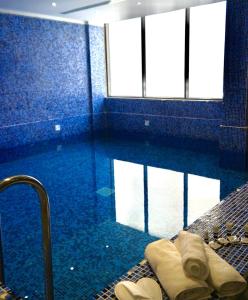 Bazén v ubytování Makarem Residence - Hotel Apartments nebo v jeho okolí
