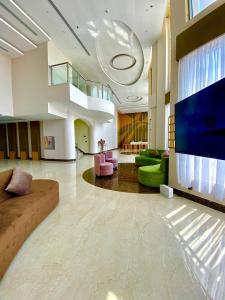 a large living room with a large flat screen tv at شقة فاخرة بالخبر- حي الحمراء in Al Khobar