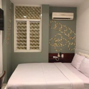 Postel nebo postele na pokoji v ubytování Hoang Yen Nhi Hotel