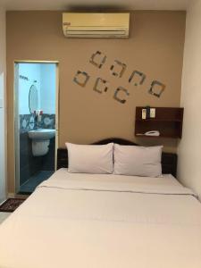 Postel nebo postele na pokoji v ubytování Hoang Yen Nhi Hotel