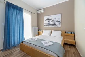 Een bed of bedden in een kamer bij Castellano Monemvasia