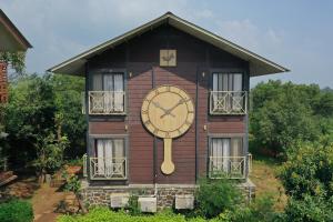 O grădină în afara Jayshin Lake Vaitarna Resort - Igatpuri