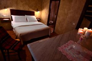 a hotel room with a bed and a lamp at Robur Marsorum Albergo Diffuso in Rocca di Mezzo