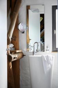 Afbeelding uit fotogalerij van meinwolfsburg hotel auf dem rittergut vormals Yard Boarding Hotel in Wolfsburg +44 foto's