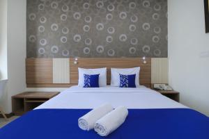 Postel nebo postele na pokoji v ubytování Smarthomm Ancol Jakarta