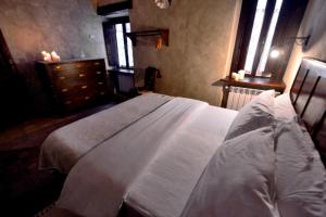 Postel nebo postele na pokoji v ubytování Robur Marsorum Albergo Diffuso