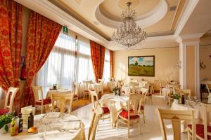 Restoran või mõni muu söögikoht majutusasutuses Hotel Terme All'Alba