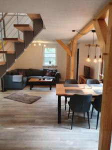Khu vực ghế ngồi tại Forsthaus Timmerloher Weg