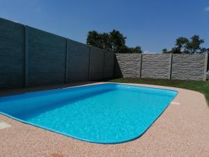 Piscina di Apartman Miky o nelle vicinanze