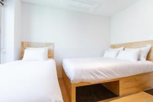 Ein Bett oder Betten in einem Zimmer der Unterkunft Step Inn Myeongdong 1